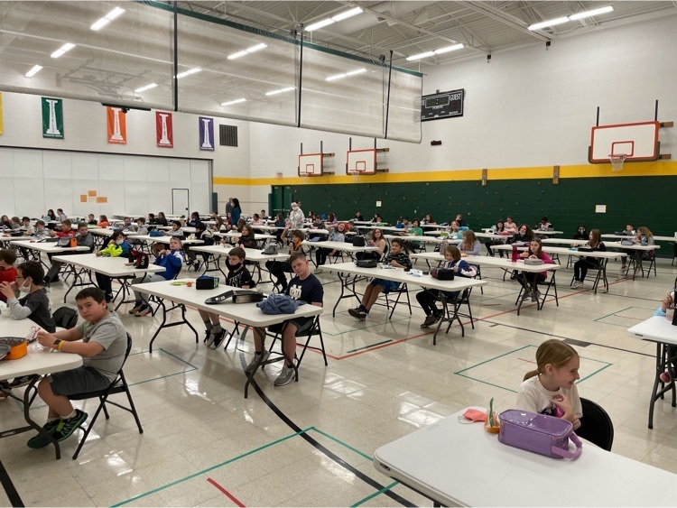kids eating lunch