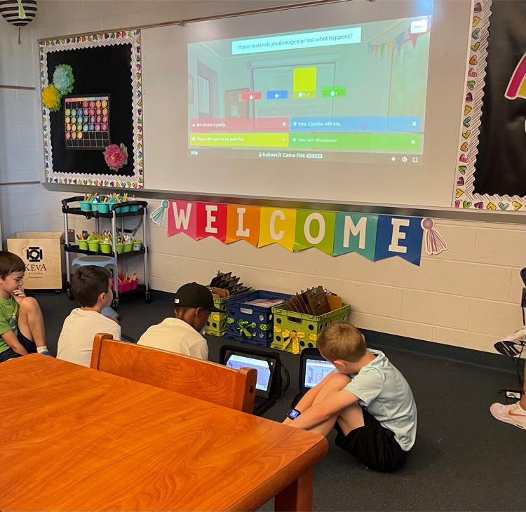 students playing Kahoot